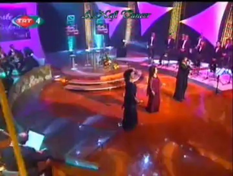 ÜÇÜ BİR YERDE *Bekâr Gezelim* (Şu Derenin Oylumu)