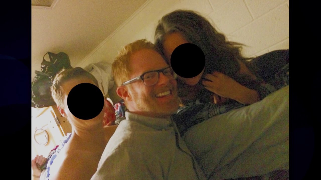 Jesse Tyler Ferguson et Eric Stonestreet font une virée chez des étudiants