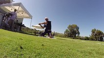 Un golfeur réussit un drive de 300 mètres... à genoux !