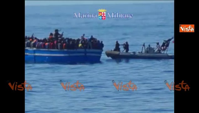03-10-14 MARE NOSTRUM OLTRE 2000 I MIGRANTI RECUPERATI NEGLI ULTIMI DUE GIORNI w00_46