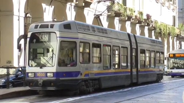 Tramway Serie 2800 et 5000 sur la via Po sur les lignes 13/ et 15 du tramway de Turin