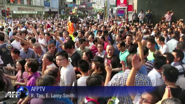 Hong Kong: les manifestants se heurtent aux habitants