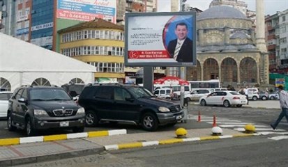 Rize'de MHP ile AK Parti Arasında Afiş Krizi