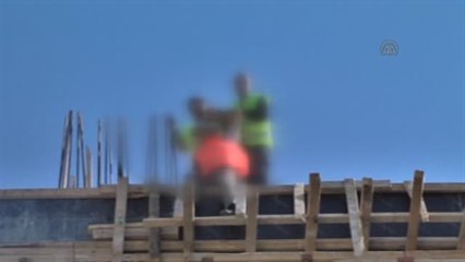 Paralarını Alamayınca Çalıştıkları İnşaata Çıktılar