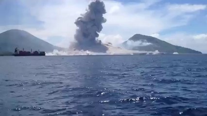 Deux touristes ont assisté à une éruption volcanique. Et ils ont tout filmé