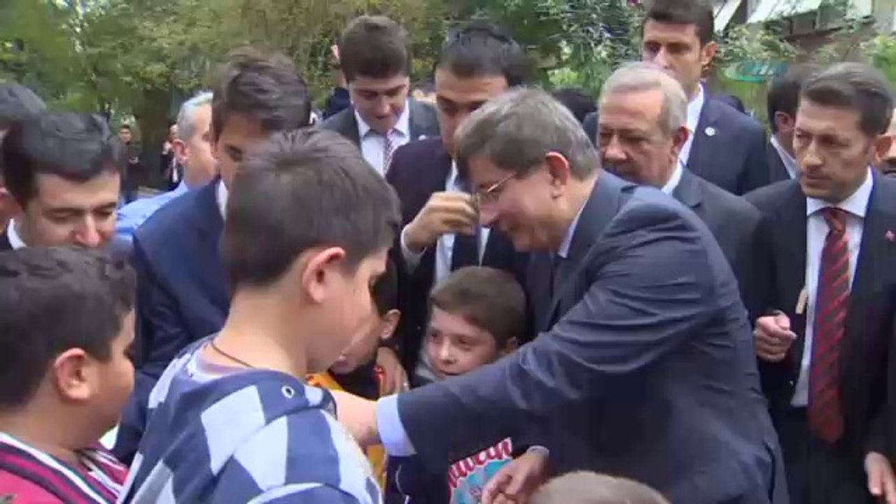 Başbakan çocuklarla top oynadı - KonyaMesaj.com