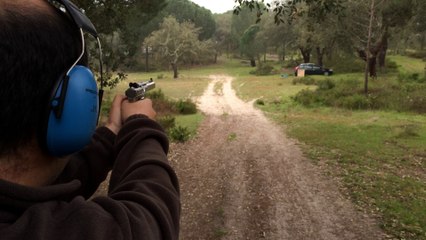 Disparando a Ruger Mark III a 100 metros!