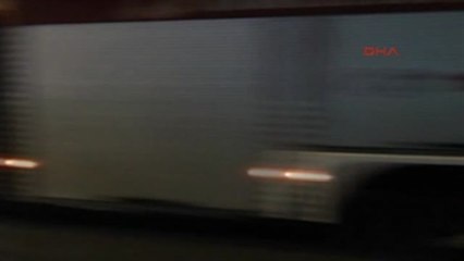 Otomobil Cadde Ortasında Yandı