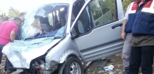 Kozan'da Kamyonet Dereye Uçtu: 2 Ölü, 5 Yaralı