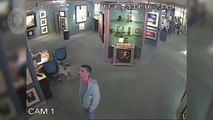 Le voleur de  tableau dans une galerie d’art de Birmingham