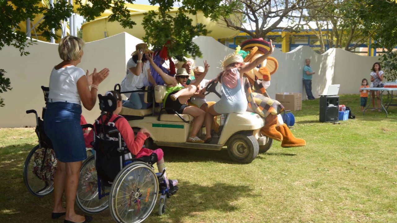 vacances de Coralie et Océane partie 1