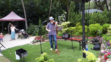 [Sony RX100 III] Michael Jackson Medley by Violinist Dan @ Sentosa Buskers Festival 2014