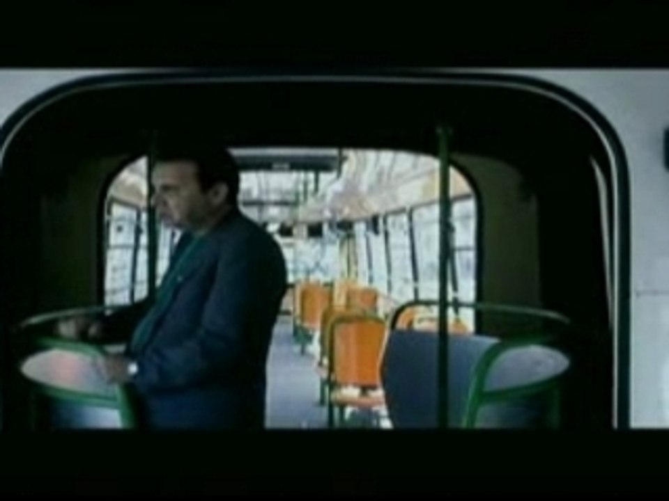 Lhomme au costum gris ( www.Tounsi-7or.c