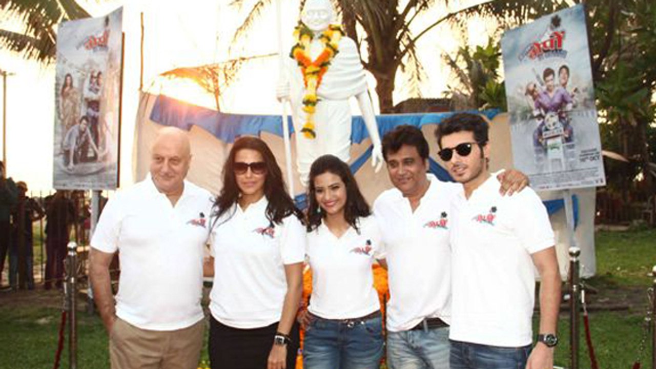 Ekkees Toppon Ki Salaami @ Cleanliness Drive | Divyendu Sharma, Anupam Kher, Neha Dhupia