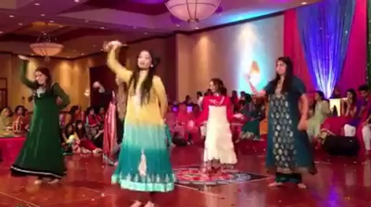 Maryam Nawaz Hot wedding dance