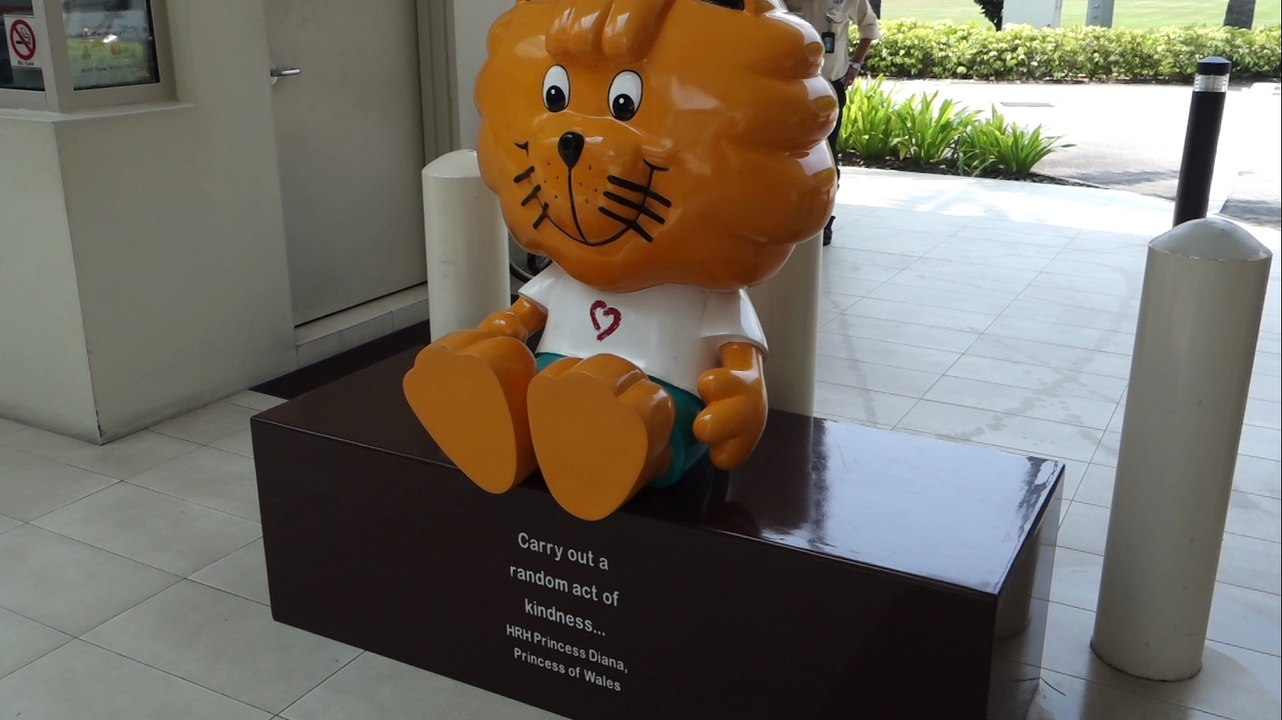 [Sony RX100 III] Singa the Courtesy Lion with Diana, Princess of Wales' Quote