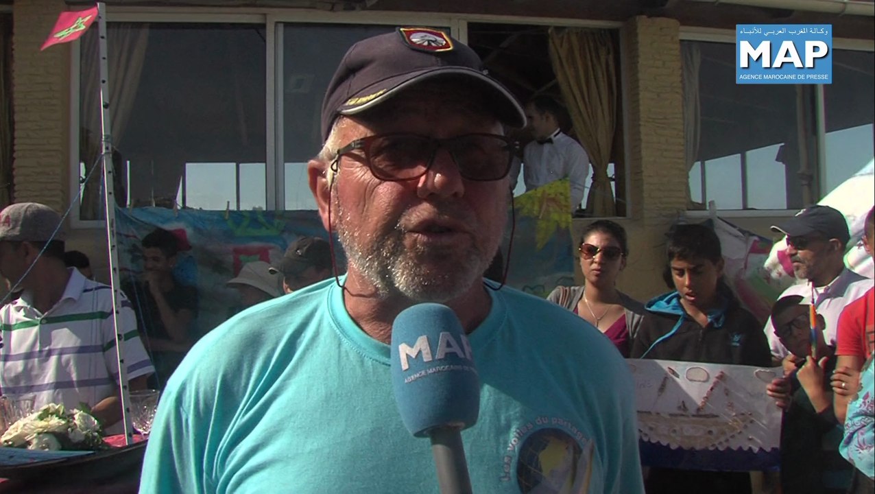 Premier Tour du Maroc à la voile : distribution de fournitures et matériel scolaires à Tanger