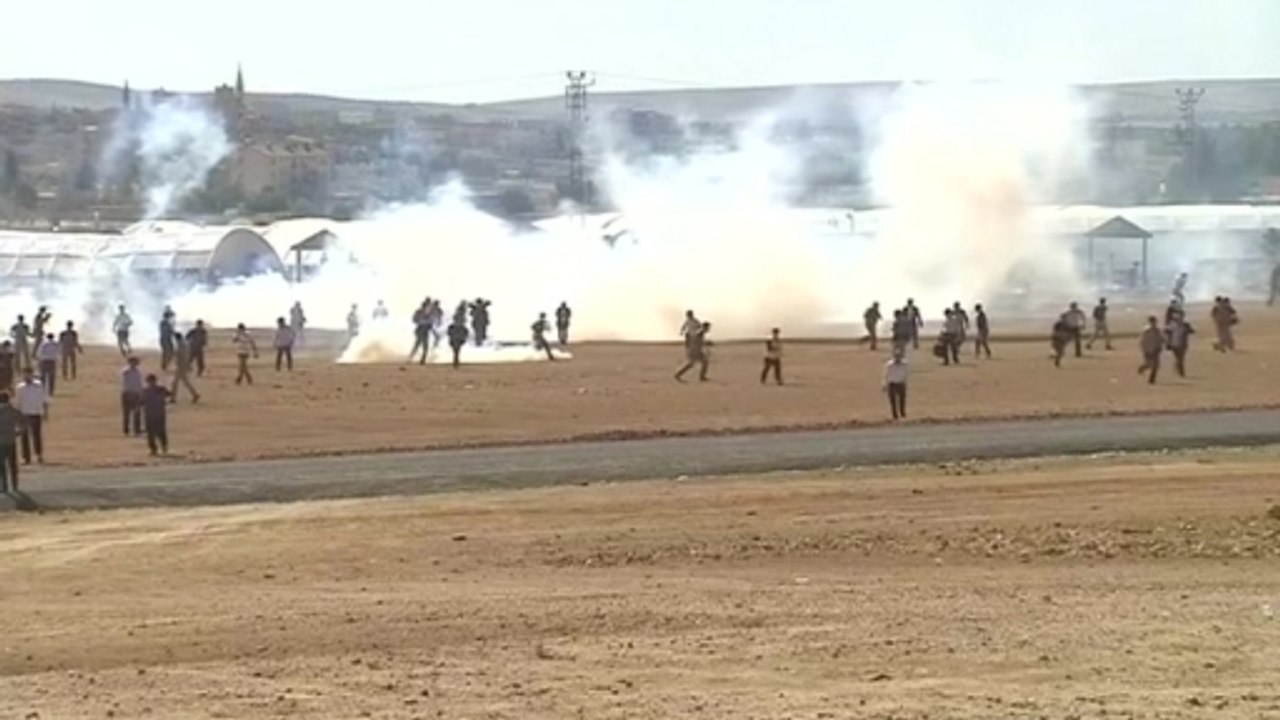 Kurdish fighters, Islamic State battle for Kobani