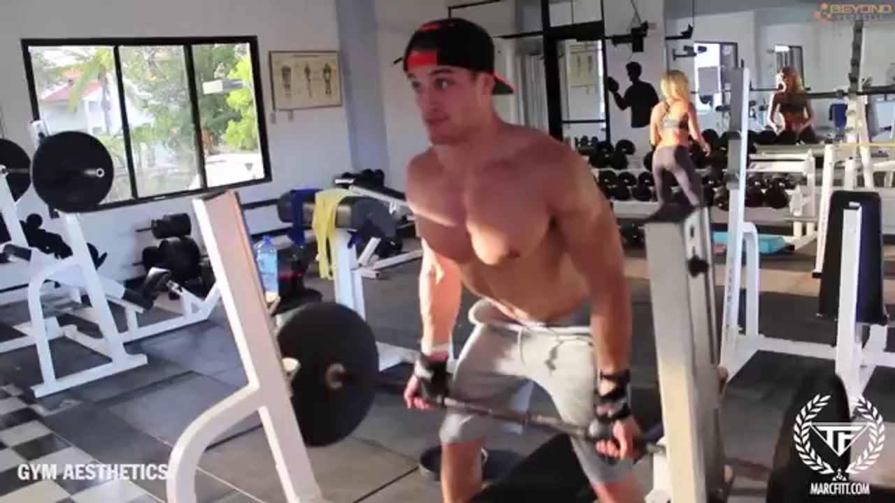 Marc Fitt Trains Chest & Back in Dominican Republic
