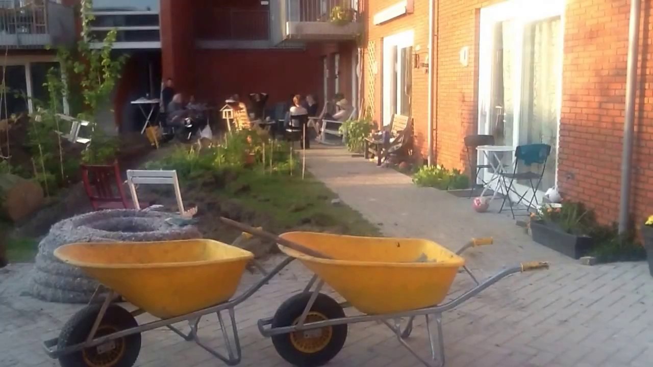 Stam barbecue de kinderen op de fiets
