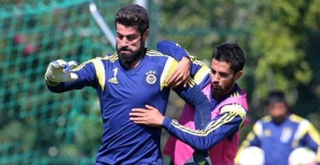 Fenerbahçeli Volkan Demirel, Hastaneye Götürüldü