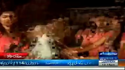 Amazing Fashion Show With Pretty Models And Goats