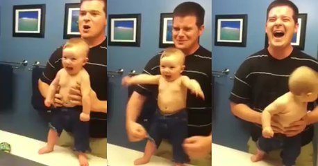 Babasıyla Kas Yarışına Giren Sevimli Bebek