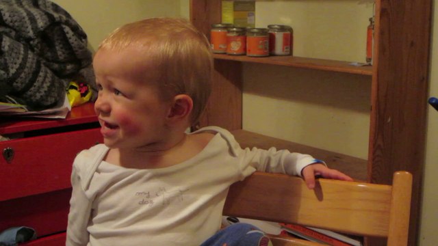 Lukas sur la chaise de Lilja