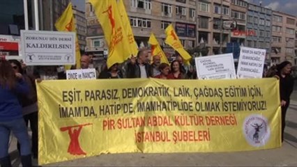 Kadıköy'de "Zorunlu Din Dersi" Protestosu