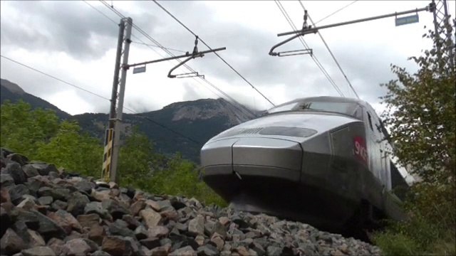 TGV : A quelques mètres du tunnel du Fréjus coté français à Modane