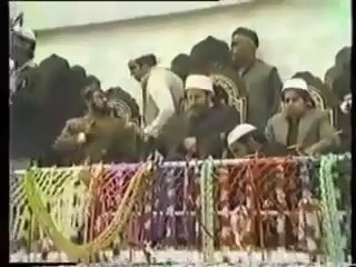 Watch Nawaz Sharif As Servant Getting Dictations From Dr. Tahir ul Qadri, A Rare Video