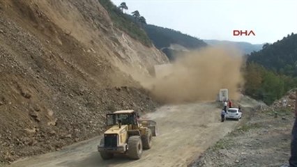 Bursa'nın Dağ İlçeleri ile Ulaşımını Kapatan Heyelan