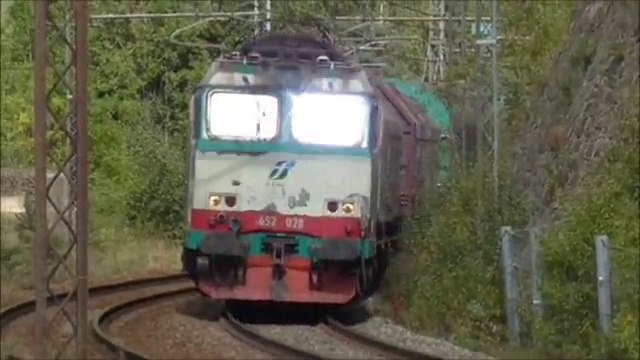 E652 Tigre de Trenitalia : La E652 028 se dirige vers le tunnel du Fréjus pour l'Italie à Modane