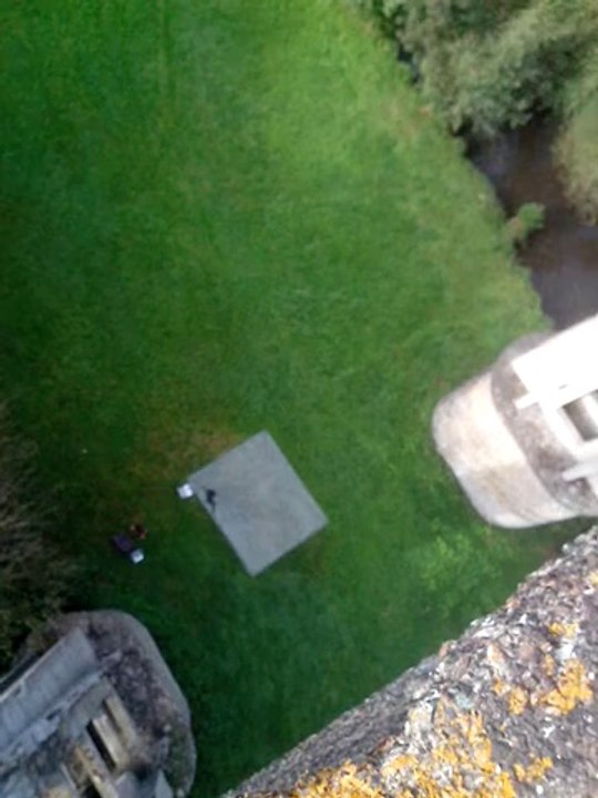 Saut dans le vide vu d'en haut !!!!!