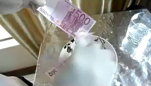 Cleaning defaced black 500 Euro Note using the SSD UNIVERSAL SOLUTION & VECTROL PASTE 00237670440256