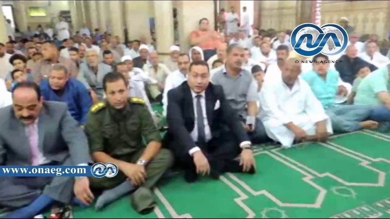 بالفيديو..  محافظ الفيوم ومدير الأمن يؤديان صلاة العيد