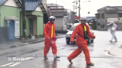 Скачать видео: Le typhon Phanfone touche le Japon