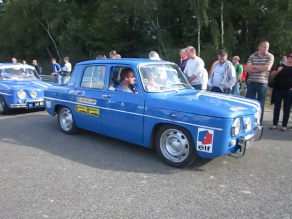 Parade à Lohéac pour les 50 ans de la R8 Gordini