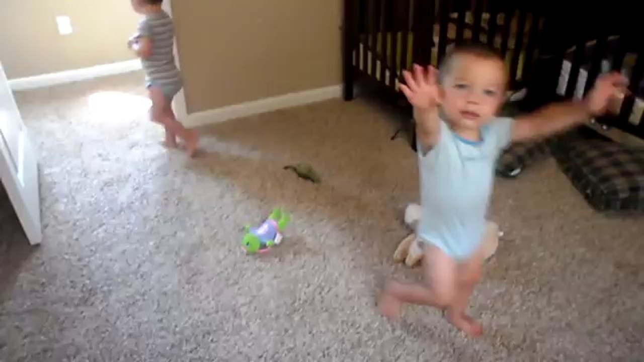 Deux bébés pros de l'évasion !
