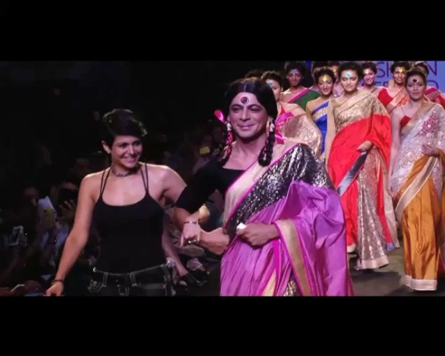 Gutthi walks on Ramp Hilarious ramp walk ever