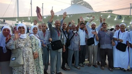 Hacılar Bayramın İkinci Günü de Şeytan Taşladı