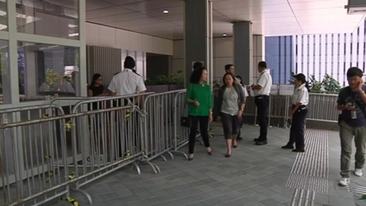 Hong Kong protests wane slightly
