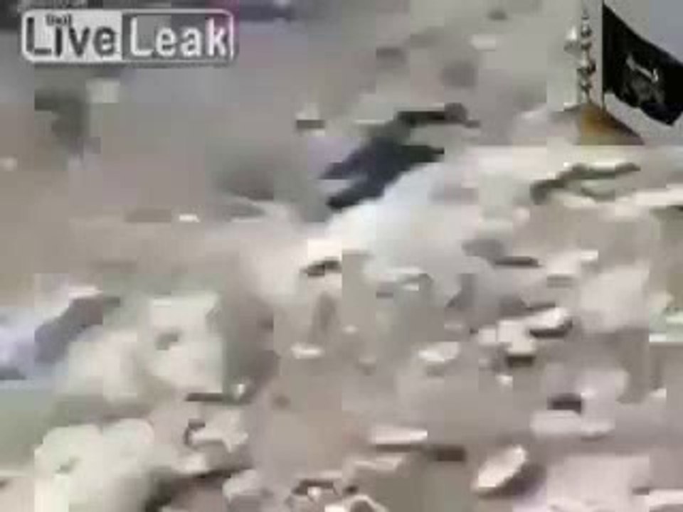 Hier wieder ein Beweis Video das ISIS/ al-Qaida uvm. von den USA diktiert werden bzw. von den USA gegründet wurden!