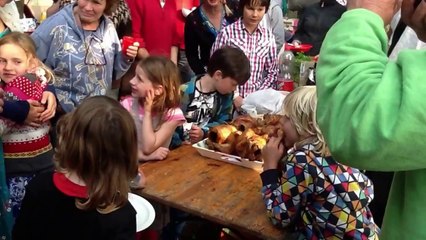 Het huwelijk van Maarten en Zerline 15: De kippetjes worden verdeeld