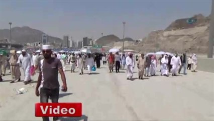 Hacılar, 50 Derece Sıcağa Aldırmadan Şeytan Taşladı