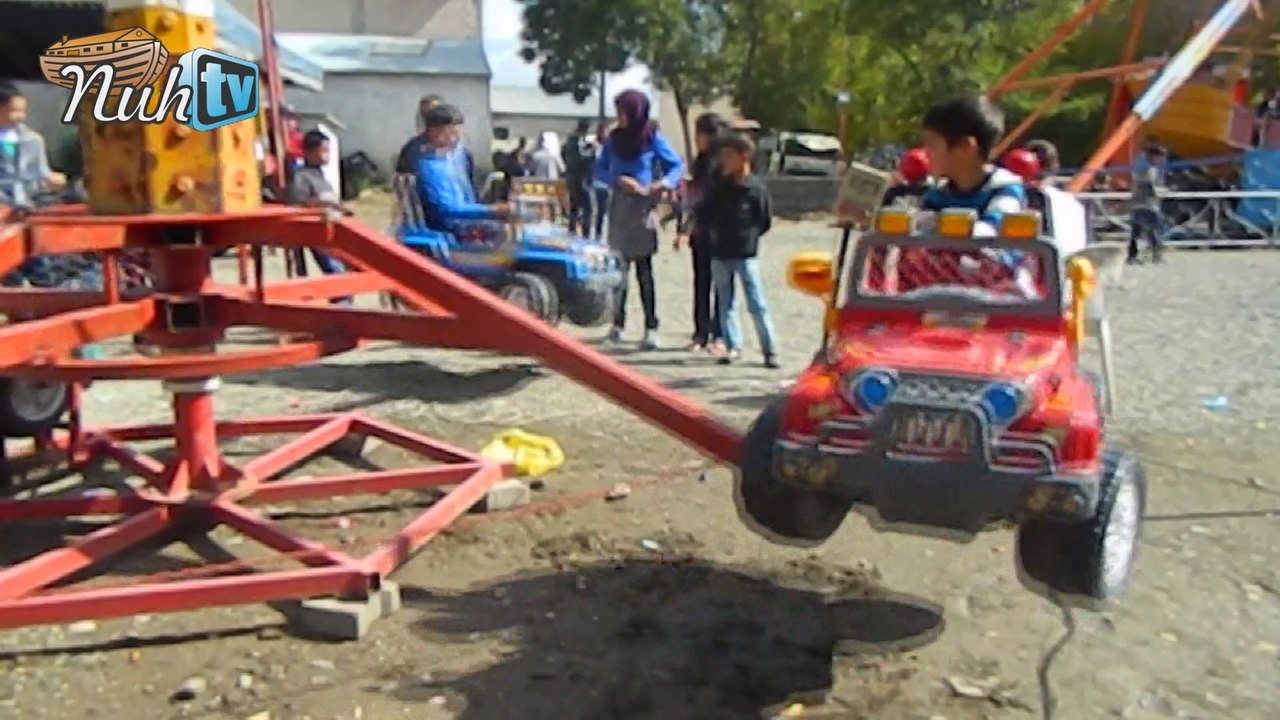 ELEŞKİRT'TE AÇILAN GEÇİCİ LUNA PARK İLÇE HALKINA İKİNCİ BİR BAYRAM YAŞATTI