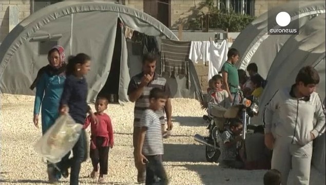 ISIL flag raised in Syrian border town near Turkey