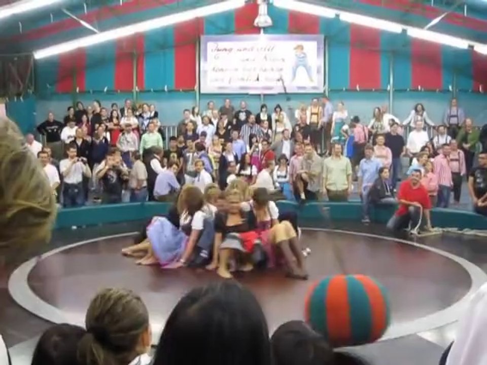 Oktoberfest'ten Müthiş Eğlenceli Geleneksel Alman Oyunu - Teufelsrad oktoberfest munchen
