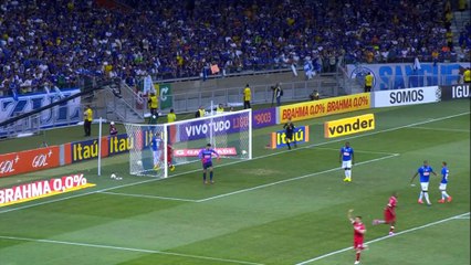 Alex scores a rocket for Internacional