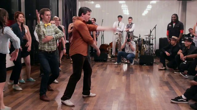 Battle de danse entre 2 équipes au style très différent! Montreal Swing Riot 2014